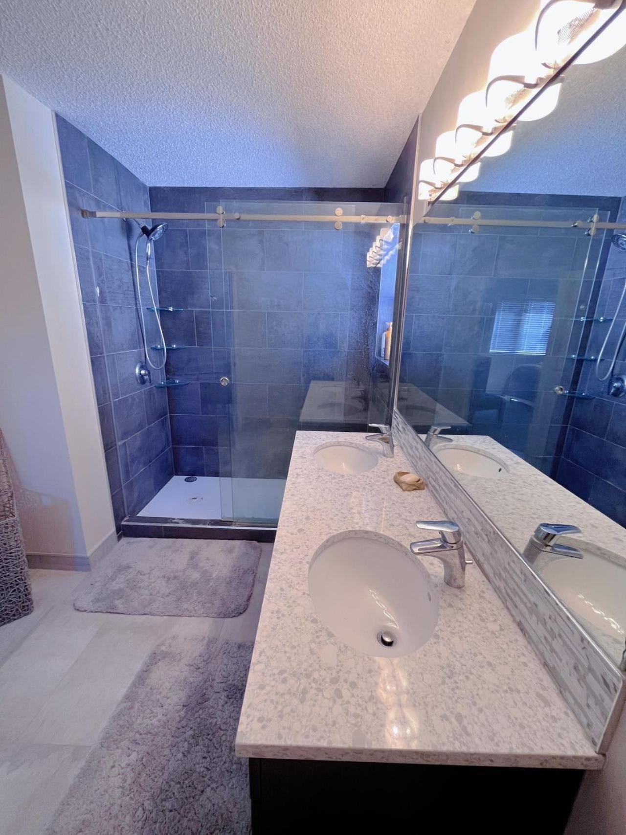 Best Garden House&3 Mins Bus Station Close C-Train&Free Parking YYC Kamer foto