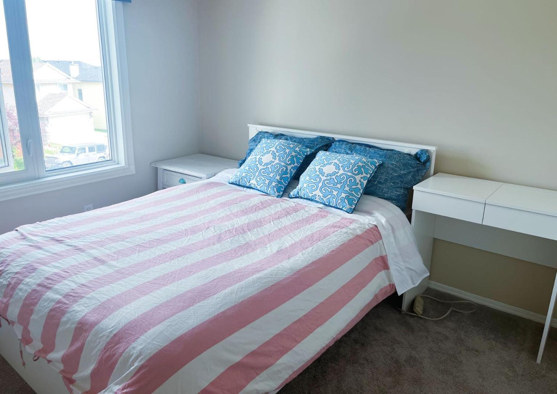 Best Garden House&3 Mins Bus Station Close C-Train&Free Parking YYC Kamer foto