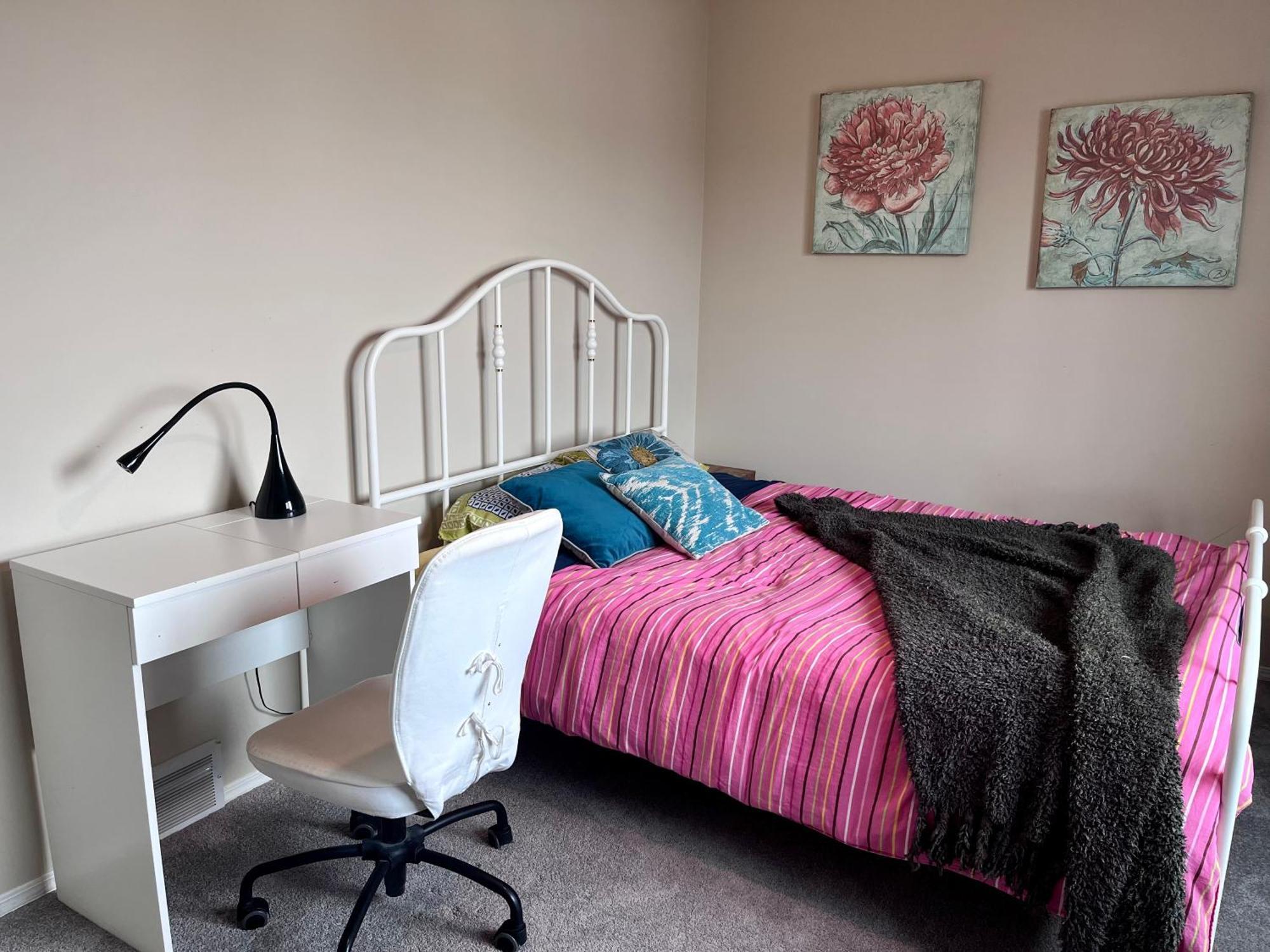 Best Garden House&3 Mins Bus Station Close C-Train&Free Parking YYC Buitenkant foto